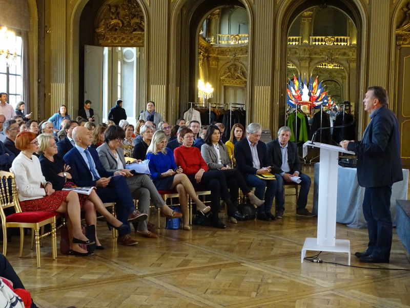 Colloque RHD salle.JPG