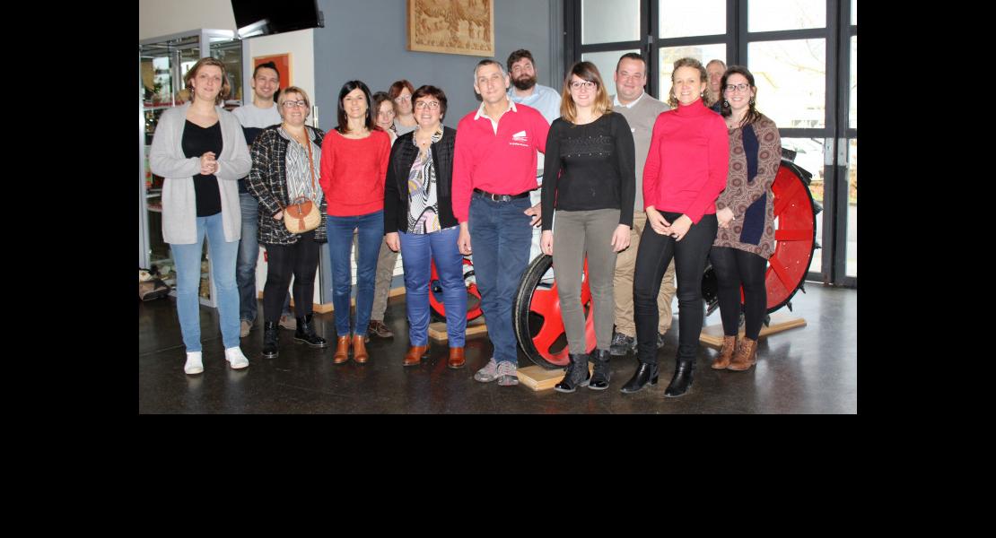 La première promotion d'agriculteurs formés par le Savoir Vert.JPG