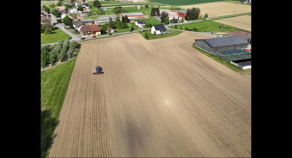 Semoir Horsch et trémie frontale 120522-5.JPG